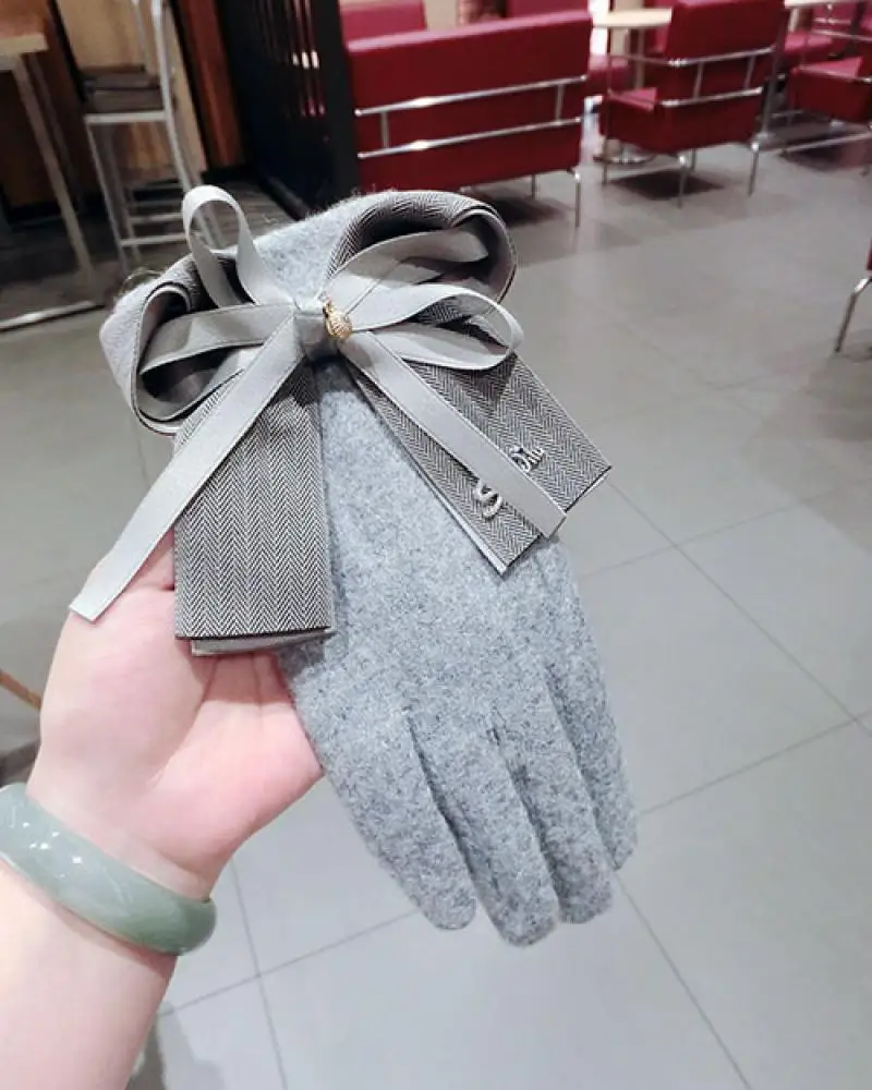 Top Trends: Autumn And Winter Bowknot Cashmere Gloves Korean Fashion Thickening Warm Letters Can Touch Screen Finger Gloves Women Shoppable Styles - Image 4