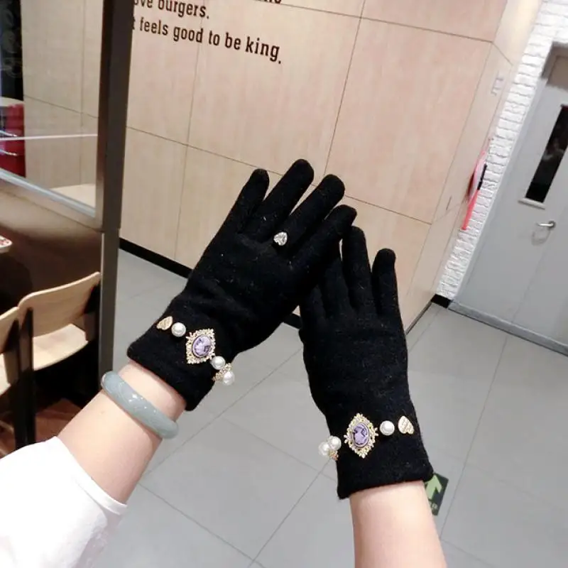 Top Trends: Retro Portrait Pearl Metal Love Cashmere Gloves Fashion Korean Winter Warm Thickening Finger Ladies Cycling Touch Screen Gloves Shoppable Styles