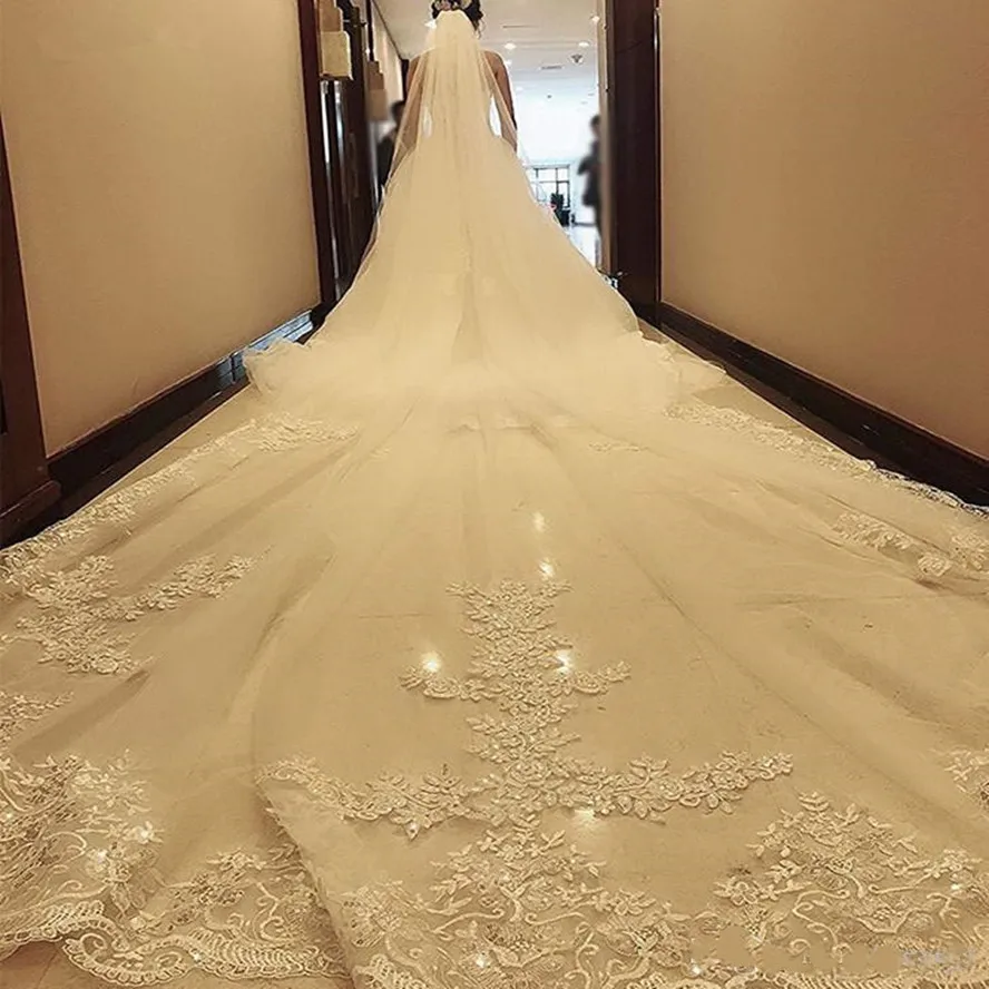 Top Trends: Real Photos White Ivory 4 5Meter Two Layer Wedding Veil With Comb Lace Edge Bridal Veils Appliqued Cathedral Wedding Accessorie Shoppable Styles