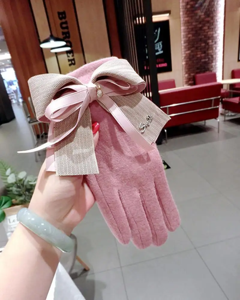 Top Trends: Autumn And Winter Bowknot Cashmere Gloves Korean Fashion Thickening Warm Letters Can Touch Screen Finger Gloves Women Shoppable Styles - Image 3