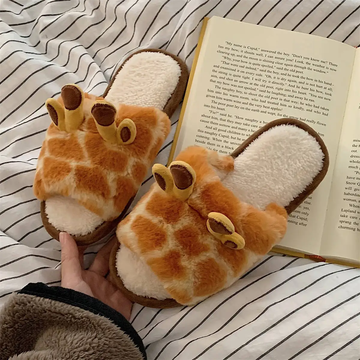 Top Trends: Lovely Shoes Women Winter Indoor Warm Cotton Closed Toe Slippers Home Cartoon Giraffe Plush One-word Slippers Chinelos Planos Shoppable Styles - Image 5