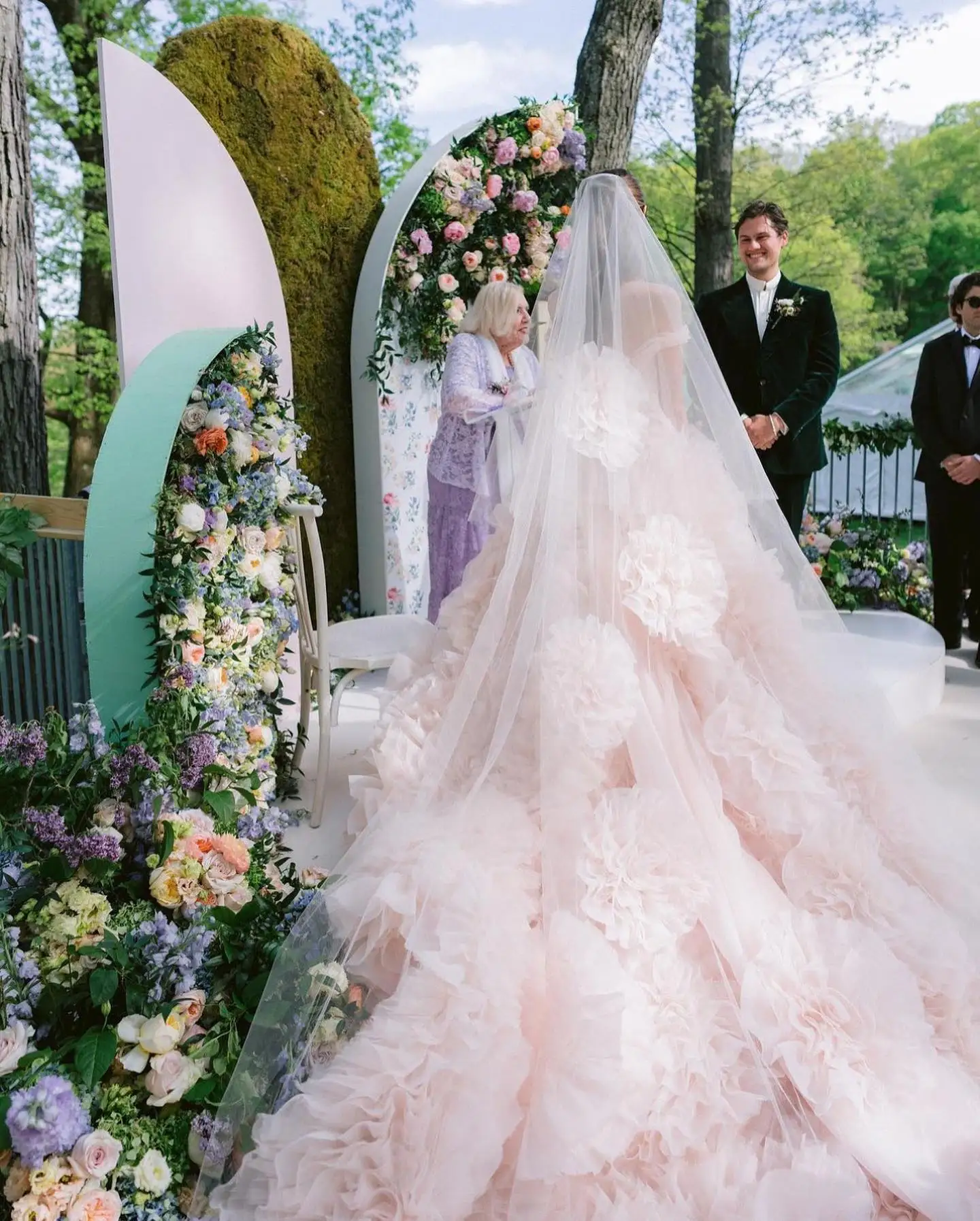 Light Pink Wedding Bridal Dresses Tiered Ruffle Garden Wedding Gowns Bridal 