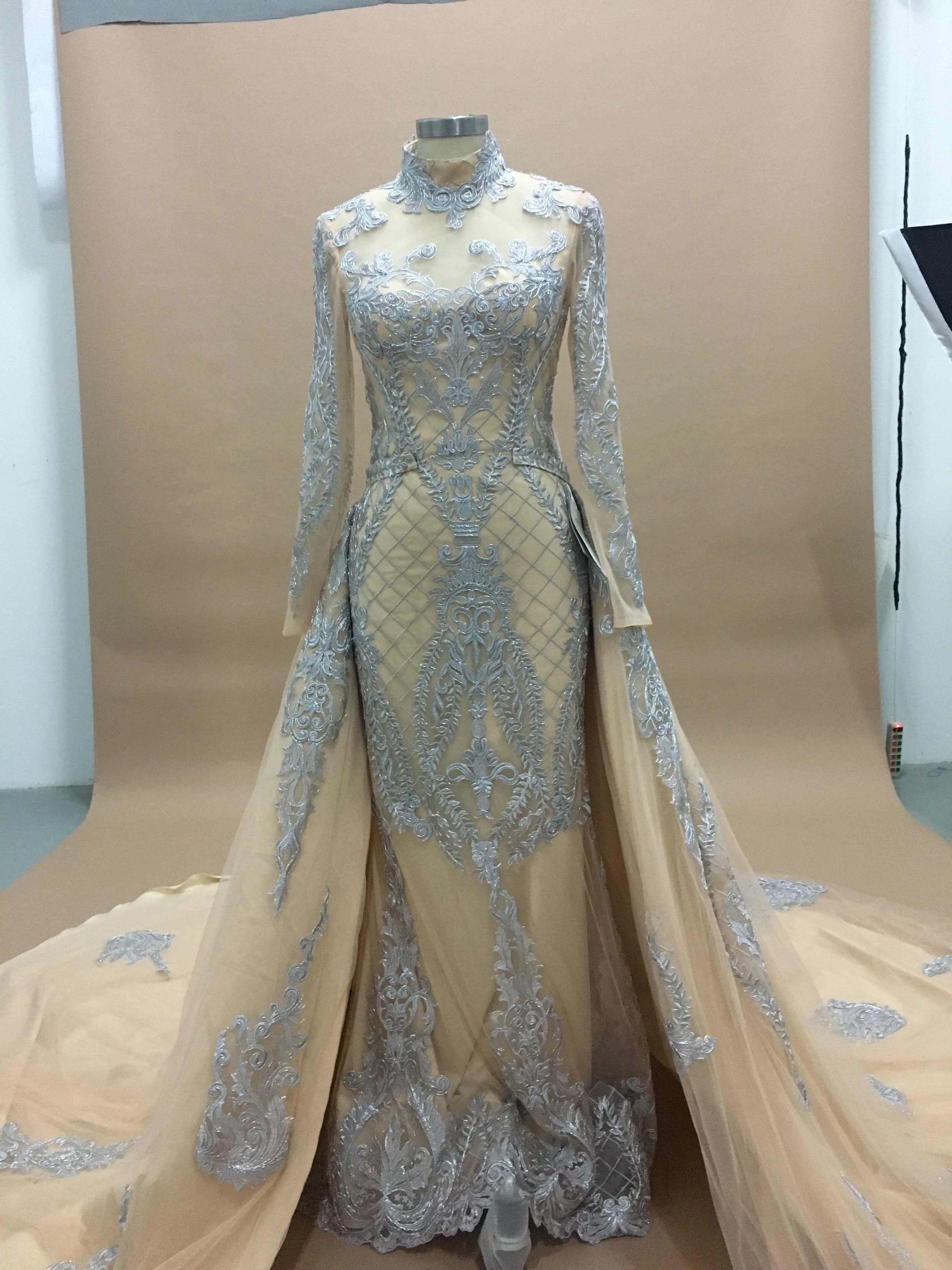 HW428 Luxurious vintage beaded Wedding Gown with detachable train ...