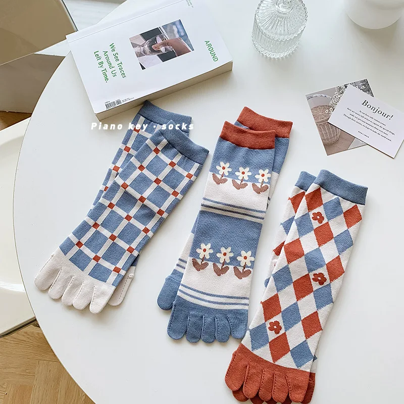 Top Trends: Womens Autumn And Winter Pure Cotton Five Finger Socks Printed Split Toe Socks Vintage Comfortable Socks Shoppable Styles