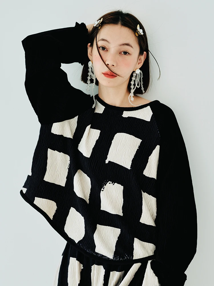 Top Trends: Imakokoni Original Design Long-sleeved Round Neck Pullover Top T-shirt Autumn Plaid Print Black Loose Patchwork Women Shoppable Styles