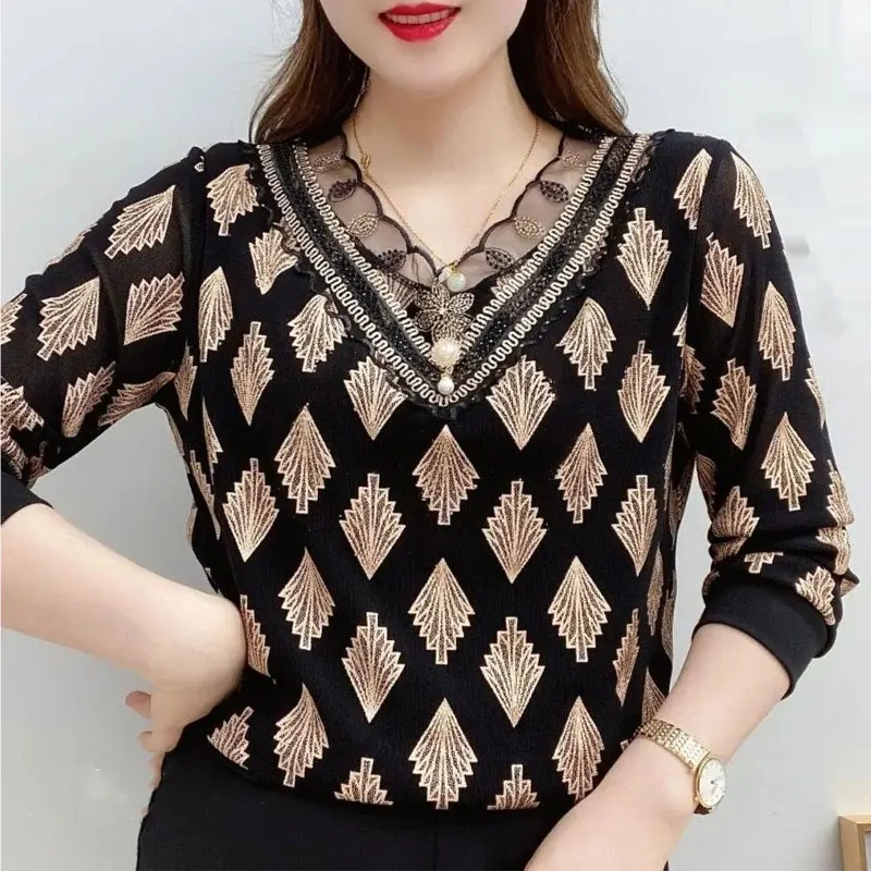 Top Trends: Office Lady Fashion Wave Printed Leaf T-shirt Lace Spliced Embroidery Chic Pearl Three-dimensional Decoration V-Neck Pullovers Shoppable Styles