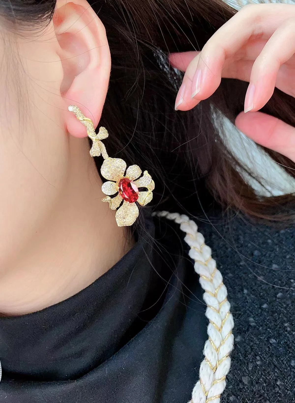 S56543c441f184ec49c87bcfebd0f4ee7F Ruihe New Luxury Fashion18k Gold about 3.49ct Natural Fancy Colors Gemstones Earrings Jewelry for Women Party Gifts Personalized