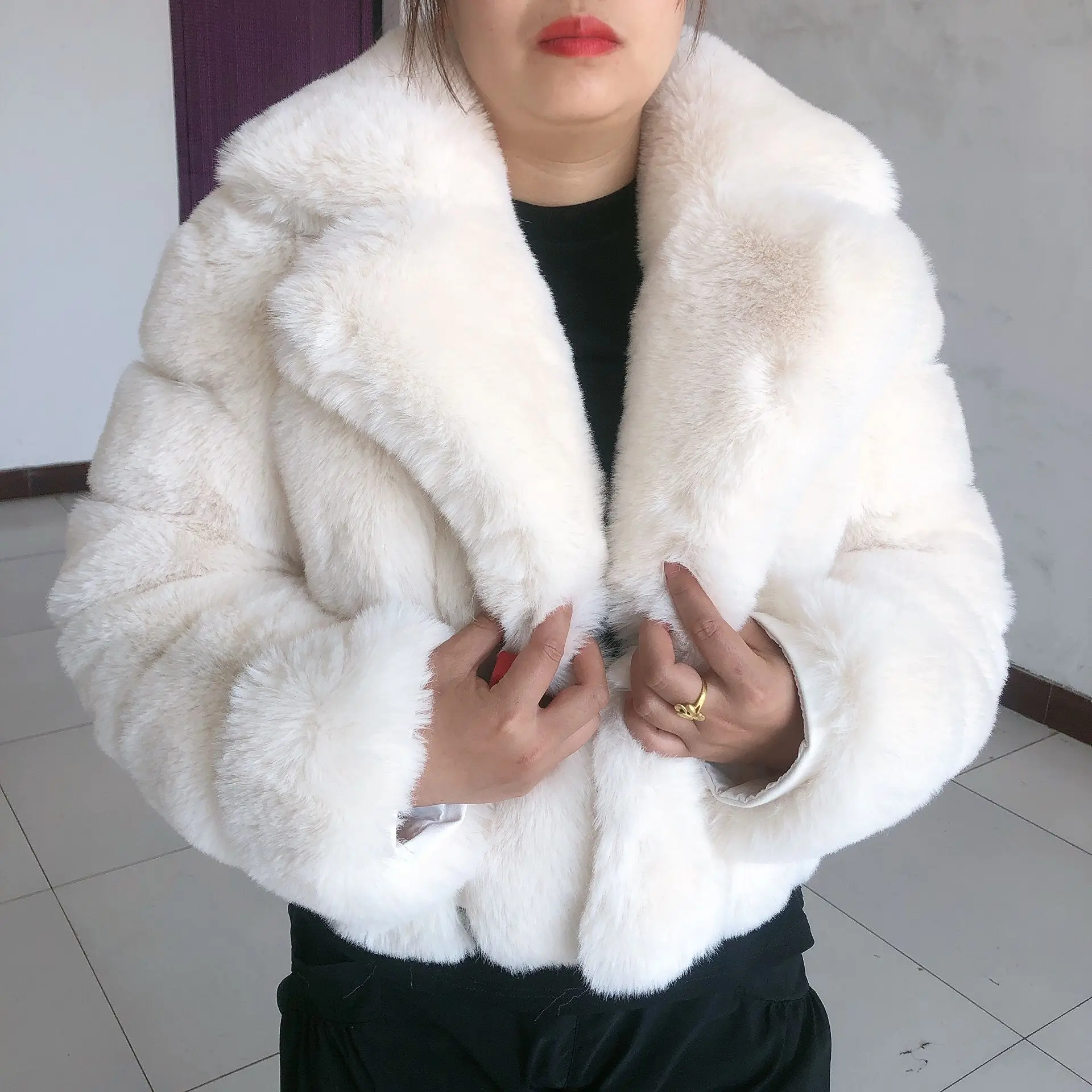 Top Trends: Women Faux Fur Fake Fur Thick Faux Fur Coat Winter 2022 New Ladies Faux Fur Jacket Popular Suit Collar Styles Luxury Fur Coat Shoppable Styles