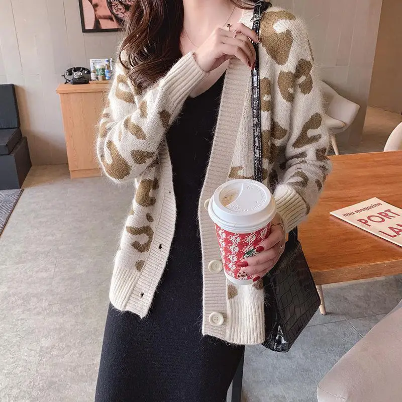 Top Trends: 2023 Autumn / Winter New Outwear Korean Loose V-neck Sweater Women's Outwear Knitwear Cardigan Coat Women's Wear Shoppable Styles - Image 2