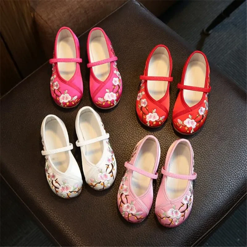 Top Trends: 2024 New Retro Silk Girls' Cloth Shoes Manual Flower Embroidered Chinese Style Girls Casual Shoes National Wind Dance Shoes Shoppable Styles