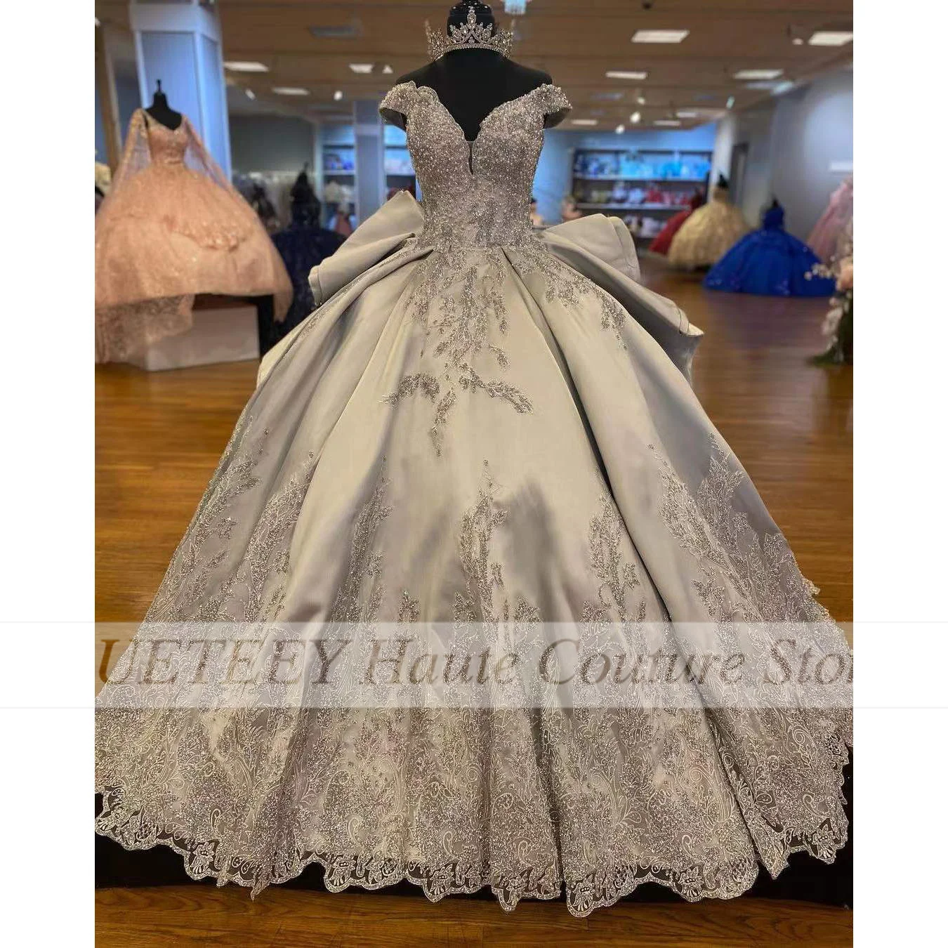 Top Trends: Silver Quinceanera Dresses Satin Beading Sequined Appliques Sweetheart Luxury Sweet Princess Ball Gown Vestidos De 15 Años Shoppable Styles