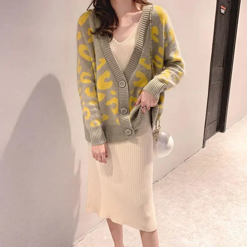 Top Trends: 2023 Autumn / Winter New Outwear Korean Loose V-neck Sweater Women's Outwear Knitwear Cardigan Coat Women's Wear Shoppable Styles - Image 6