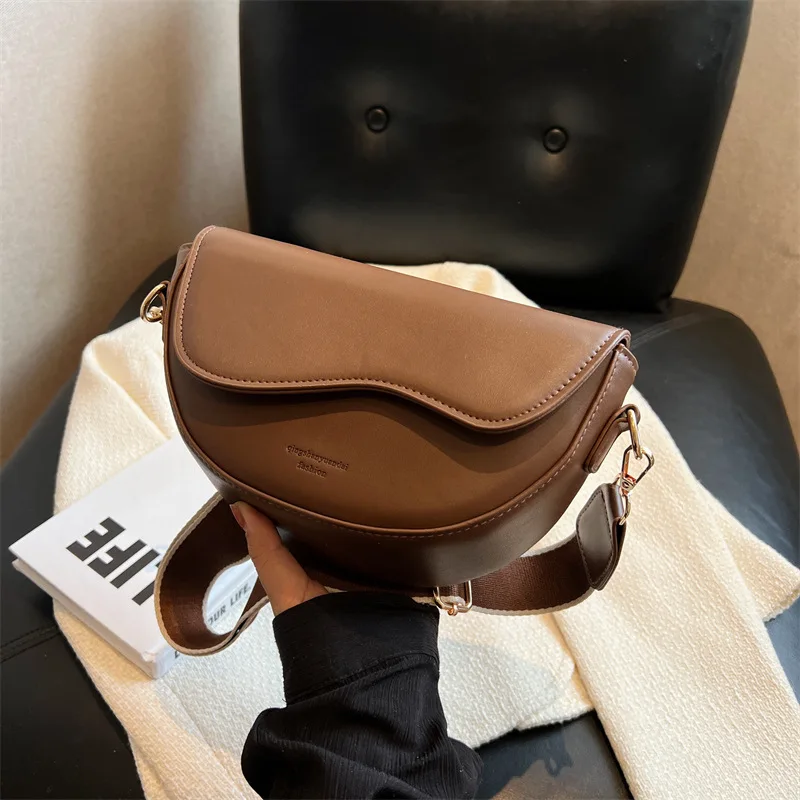 Top Trends: Saddle Bag Ladies Portable Niche PU Underarm Bag Oblique Span Shoulder Bag Shoppable Styles - Image 3