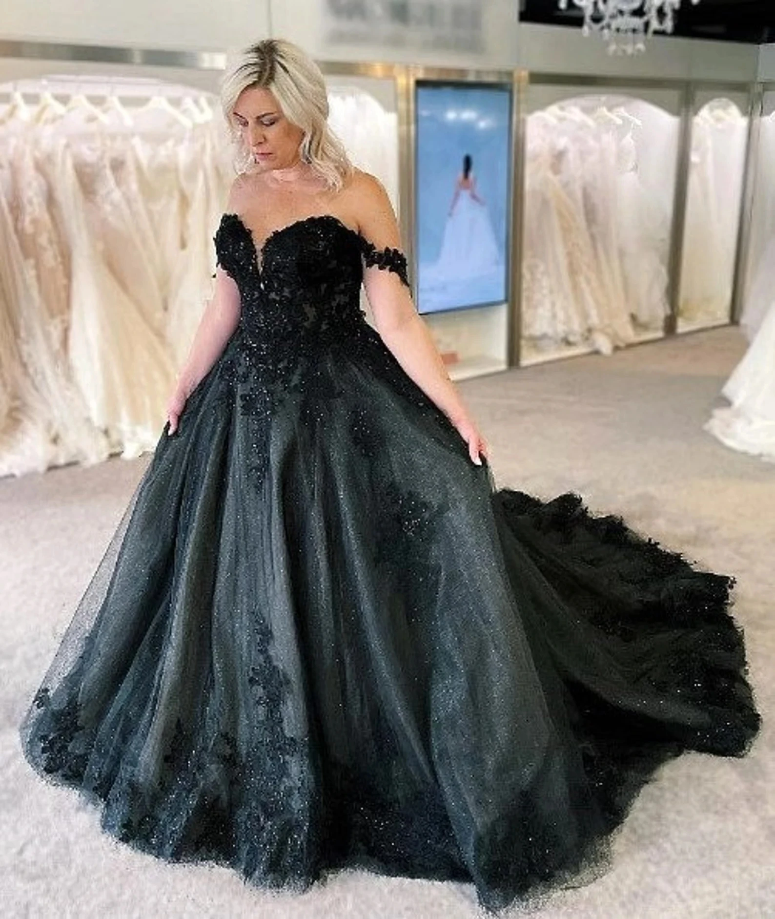 Top Trends: Black Gothic A-Line Wedding Dresses Off Shoulder Sweetheart Lace Applique Beaded Long Vintage Bride Formal Gowns Plus Size Robe Shoppable Styles