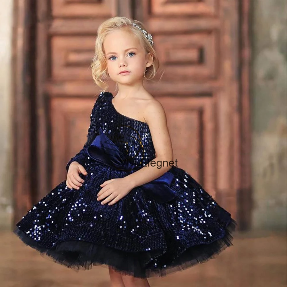 Top Trends: Charming Dark Blue Flower Girls Dresses With Seuqined Tiered One Shoulder Christmas Gowns With Bow 2023 Summer فلور فتاة اللباس Shoppable Styles