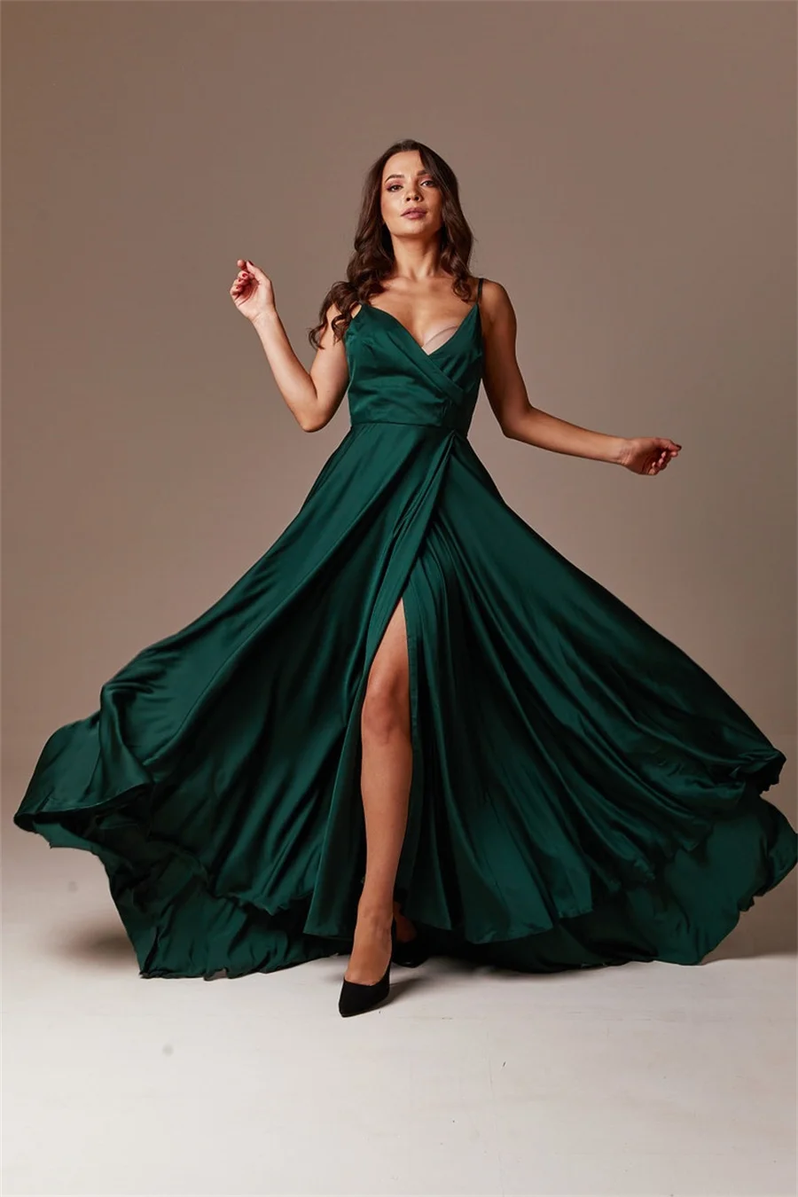 Top Trends: Emerald Green Silk Flared Wedding Guest Bridesmaid Dress Spaghetti Straps Deep V Neck Floor Length Prom Dress платья вечернее Shoppable Styles