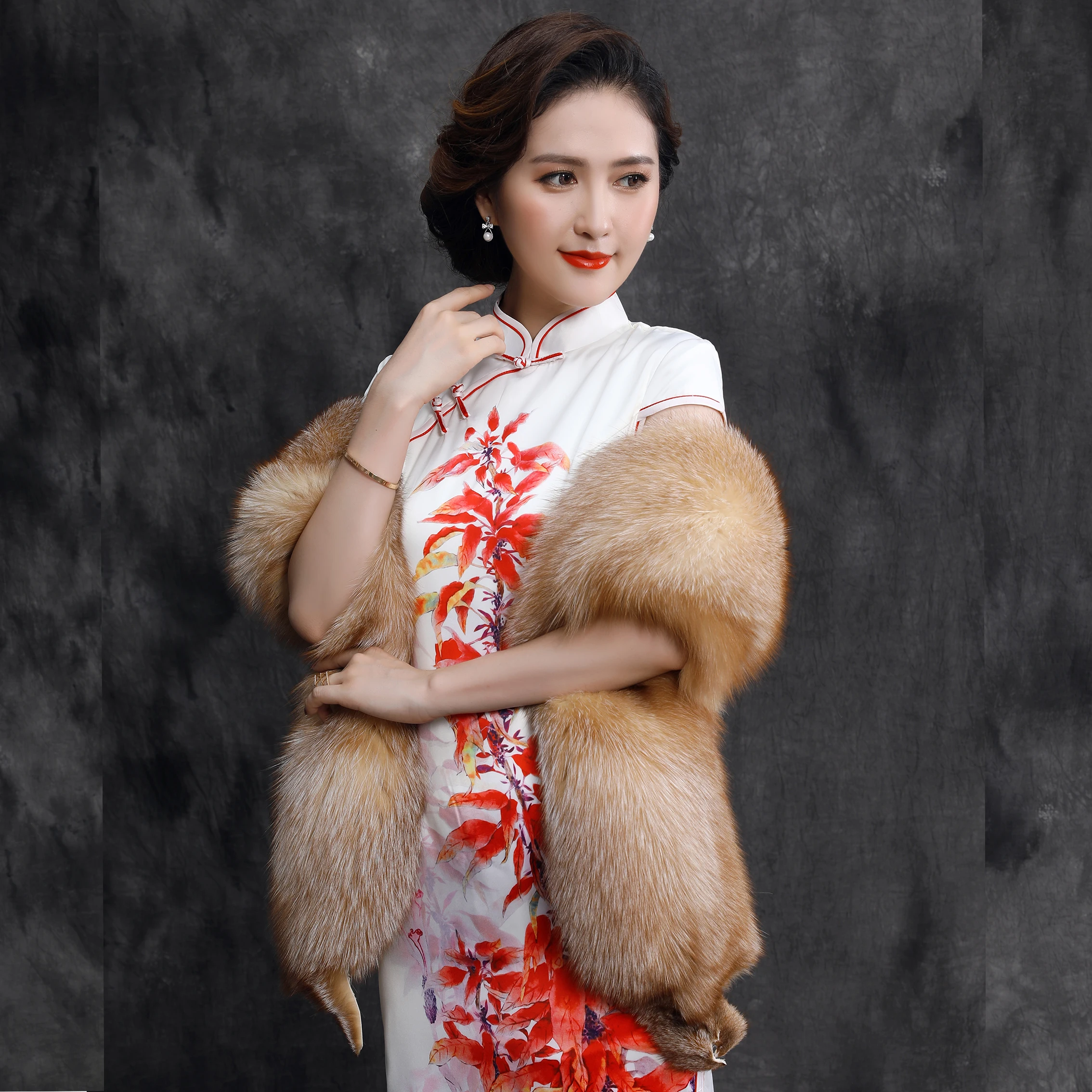 Top Trends: Genuine Fox Fur Shawl Fashion Evening Dress Fox Fur Scarf Women Luxury Big Fox Skin Warm Scarf Natural Raccoon Fur Stole Shoppable Styles - Image 4