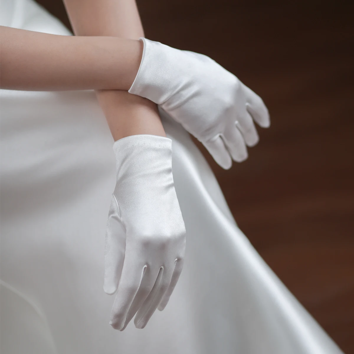 Top Trends: WG066 Elegant White Short Bridal Gloves Satin Finger Wrist Brides Bridesmaid Prom Perform Gloves Women Wedding Accessories Shoppable Styles