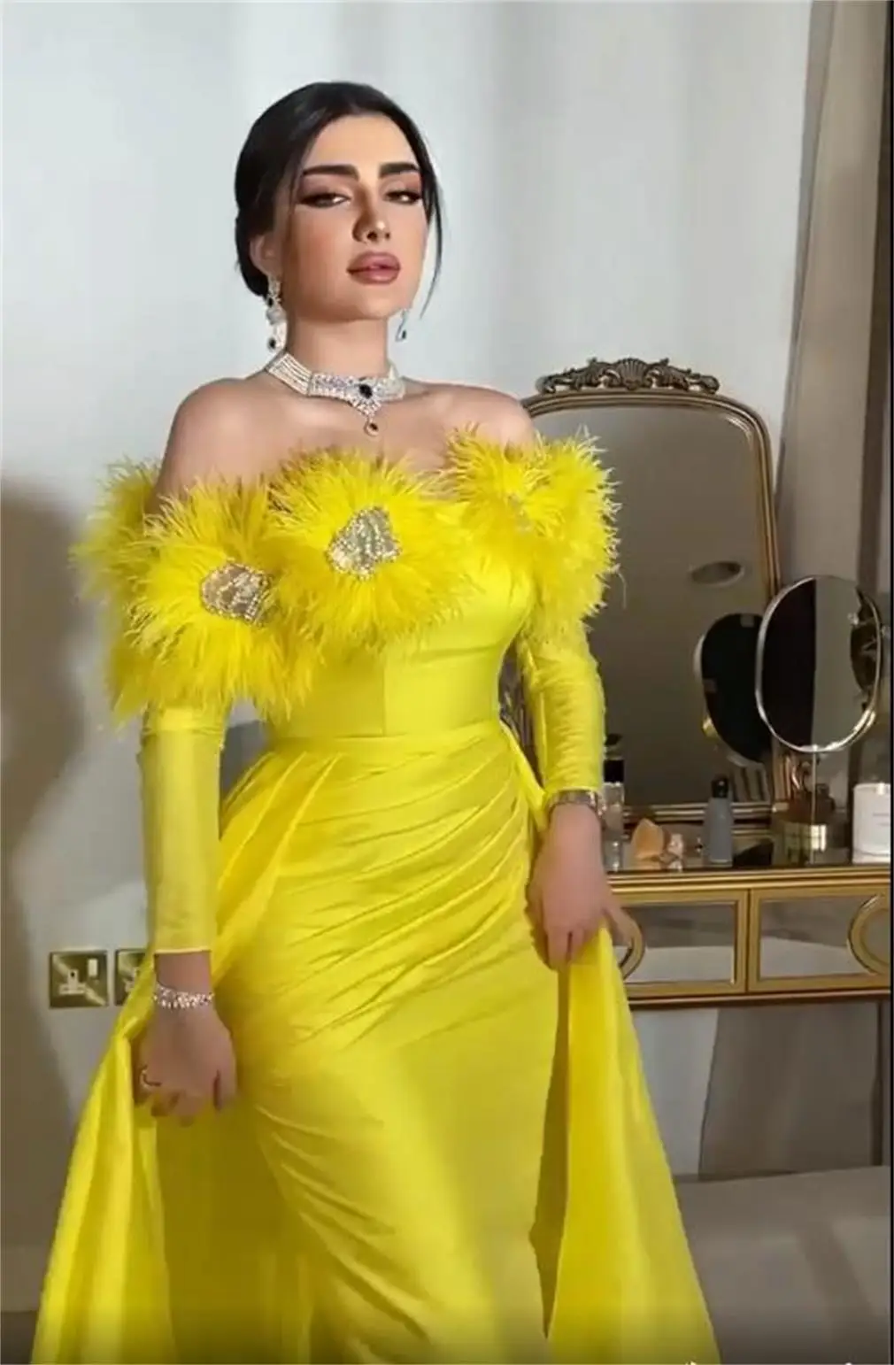 Top Trends: Mermaid Yellow Satin Long Sleeves Prom Dresses Off The Shoulder Feathers Floor Length Evening Party Dress Shoppable Styles