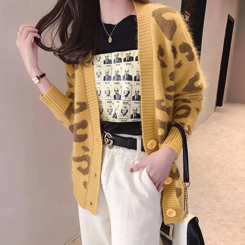 Top Trends: 2023 Autumn / Winter New Outwear Korean Loose V-neck Sweater Women's Outwear Knitwear Cardigan Coat Women's Wear Shoppable Styles - Image 5