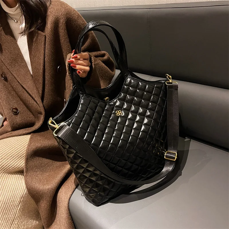 Top Trends: Large Capacity Winter Fashion Design Quilted Bag Shoulder Bag New Solid Handbags Tote Bags For Women Fashion Top Handle Bag Shoppable Styles