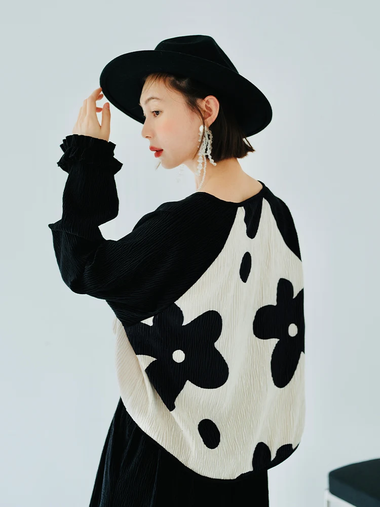 Top Trends: Imakokoni Long-sleeved Round Neck Pullover T-shirt Floral Pattern Polka Dot Black Patchwork Pleated Top For Women 223828 Shoppable Styles - Image 2