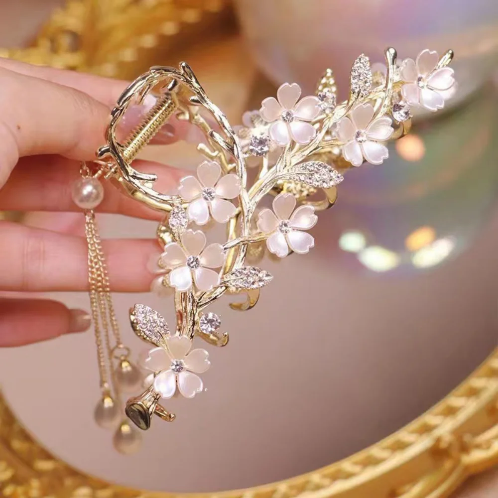 Top Trends: Pearl Hair Clip Women&#039;s Back Of The Head High-end Shark Clip Headdress Hairpin Fashion New High-end Plate Hair Accessories Shoppable Styles