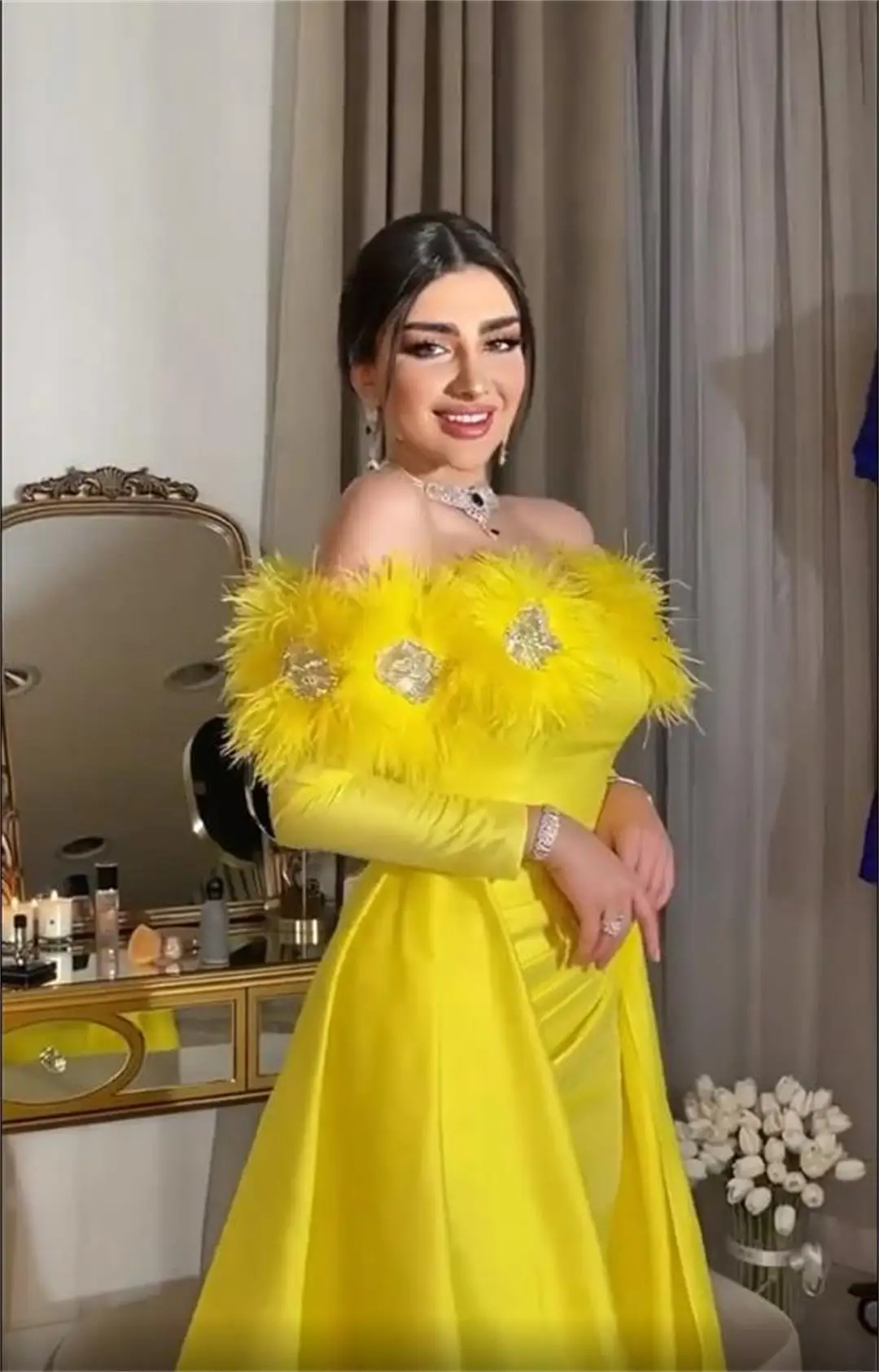 Top Trends: Mermaid Yellow Satin Long Sleeves Prom Dresses Off The Shoulder Feathers Floor Length Evening Party Dress Shoppable Styles - Image 4