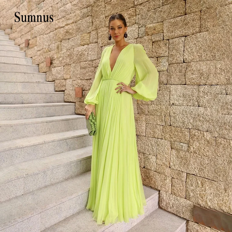 Top Trends: Bright Green Chiffon Evening Dresses Deep V Neck Long Sleeve Prom Dress Floor Length Pleats Formal Evening Gown Plus Size Shoppable Styles